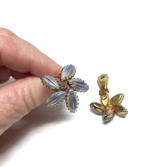 Bridal Earrings Clip On Opaline Glass Molded Ribbe - Picture 2 of 7